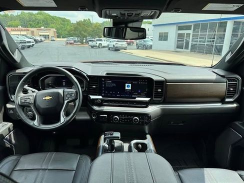 Used 2024 Chevrolet Silverado 1500 High Country w/ High Country Premium Package AWD/4WD image 15