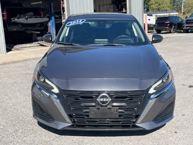 Used 2024 Nissan Altima 2.5 SV FWD image 2