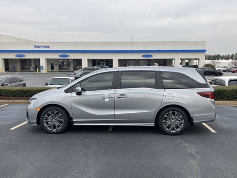 New 2026 Honda Odyssey Touring image 6