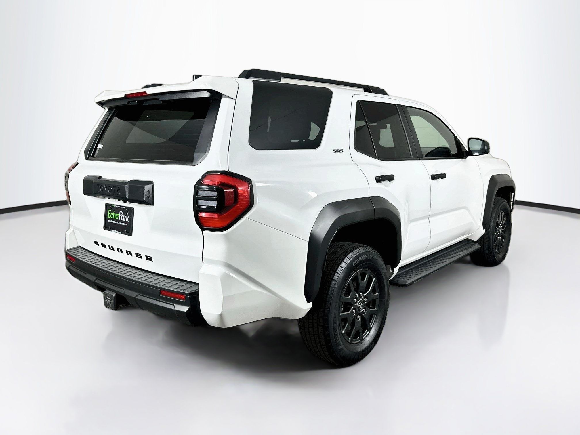 Used 2025 Toyota 4Runner SR5 AWD/4WD image 9