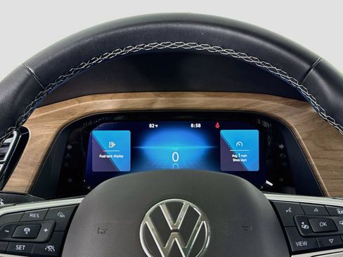 Used 2024 Volkswagen Atlas SE w/ Panoramic Sunroof Package FWD image 10
