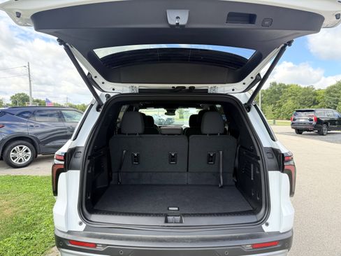 New 2025 Chevrolet Traverse LT w/ Enhanced Driving Package FWD image 24