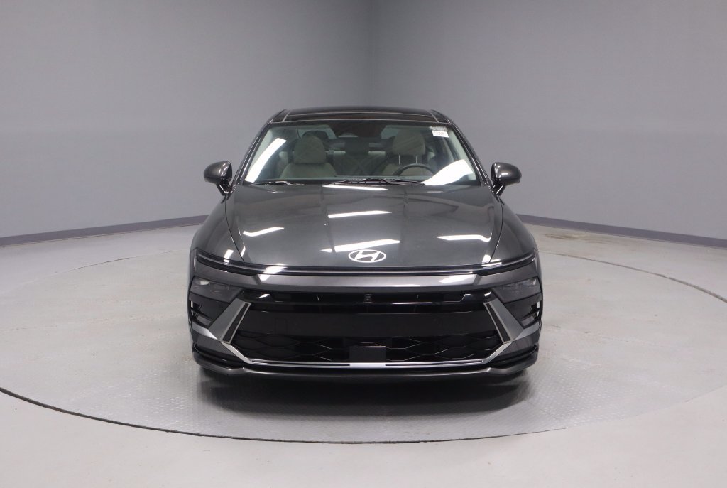 Used 2025 Hyundai Sonata Limited FWD image 3