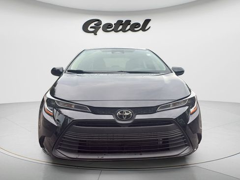 Used 2023 Toyota Corolla LE FWD image 2