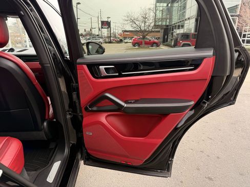 Used 2022 Porsche Cayenne Coupe image 32