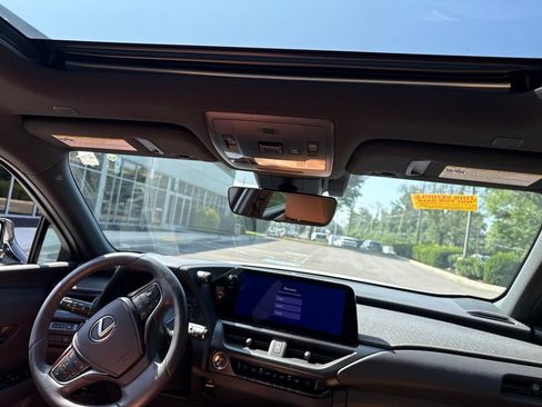 Used 2024 Lexus UX 250h AWD w/ Premium Package image 8