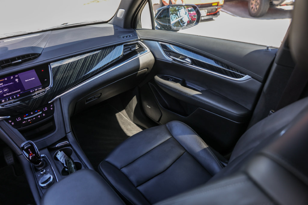 Used 2025 Cadillac XT6 Premium Luxury FWD image 30