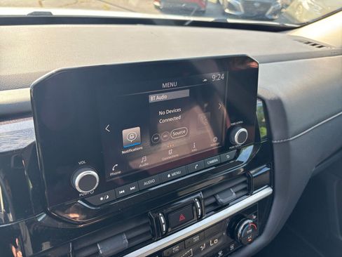 Used 2025 Nissan Pathfinder SV FWD image 17