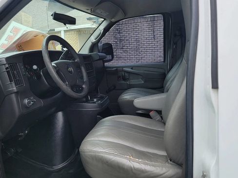 Used 2014 Chevrolet Express 2500 RWD image 23