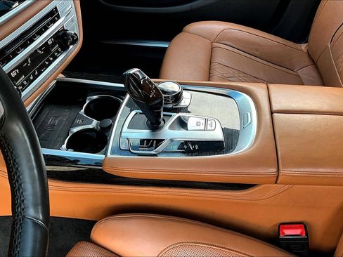 Used 2020 BMW 740i w/ M Sport Package RWD image 18