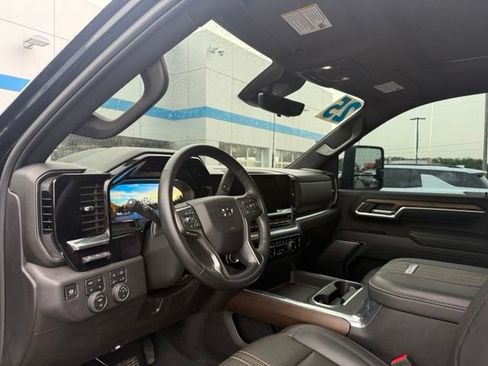 Used 2025 Chevrolet Silverado 2500 High Country w/ High Country Premium Package AWD/4WD image 7