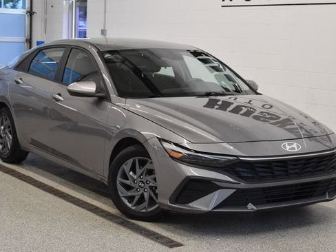 Used 2024 Hyundai Elantra SEL FWD image 1