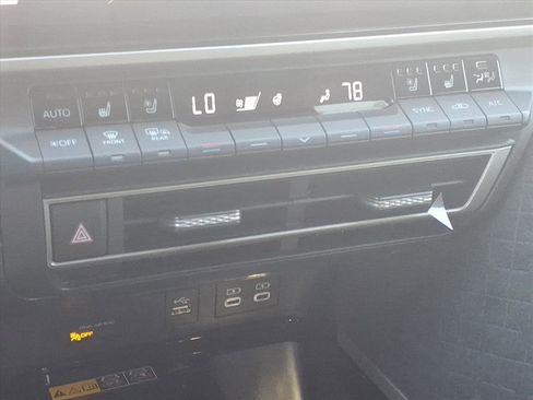 Used 2025 Toyota Camry XLE w/ Premium Plus Package image 18