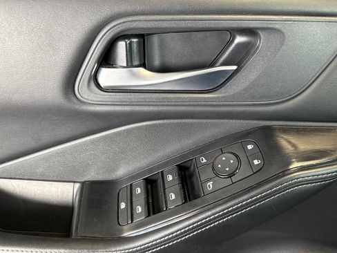 Certified 2024 Nissan Rogue SV FWD image 11