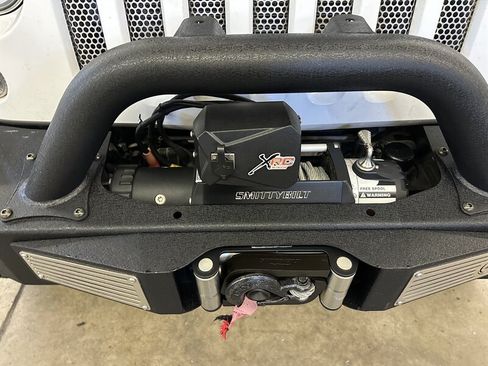 Used 2015 Jeep Wrangler Unlimited Rubicon w/ Connectivity Group AWD/4WD image 32
