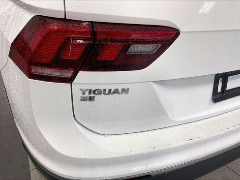 Used 2021 Volkswagen Tiguan SE w/ Panoramic Sunroof Package AWD/4WD image 28