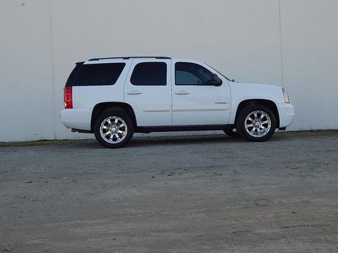 Used 2008 GMC Yukon SLE w/ Convenience Package image 2