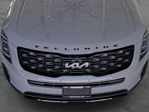 Used 2022 Kia Telluride EX w/ EX Premium Package image 18