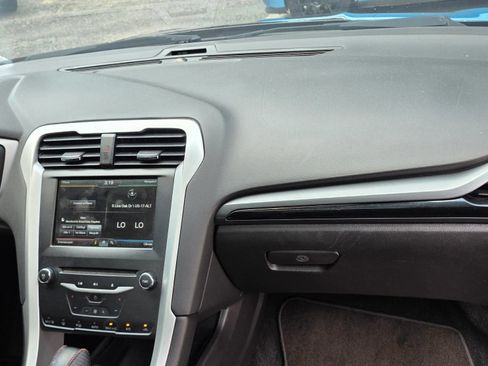 Used 2015 Ford Fusion SE FWD image 12