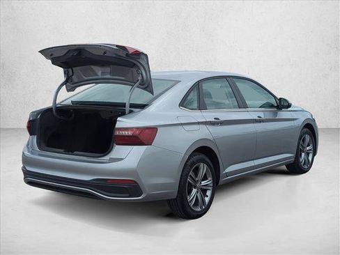Used 2024 Volkswagen Jetta SE FWD image 5