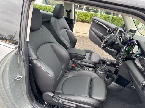 Used 2019 MINI Cooper S w/ Signature Upholstery Package image 10
