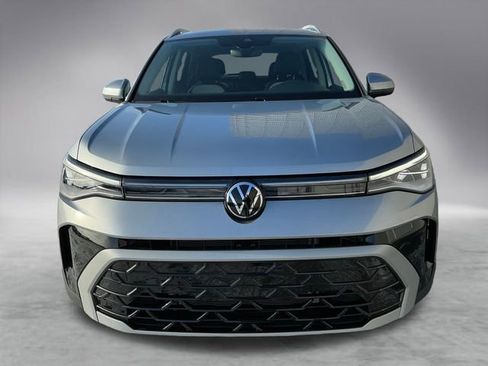 Certified 2025 Volkswagen Taos SEL w/ Black Wheel Plus Package image 9