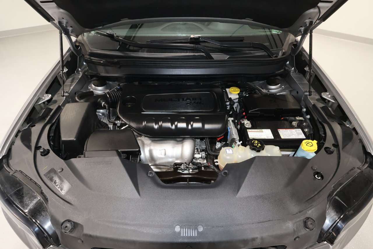 Used 2019 Jeep Cherokee Latitude w/ Popular Appearance Group FWD image 18