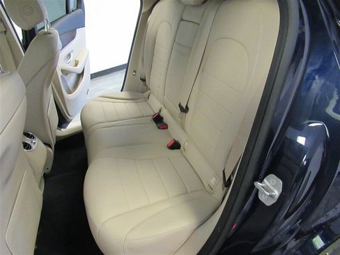 Used 2017 Mercedes-Benz GLC 300 4MATIC image 33