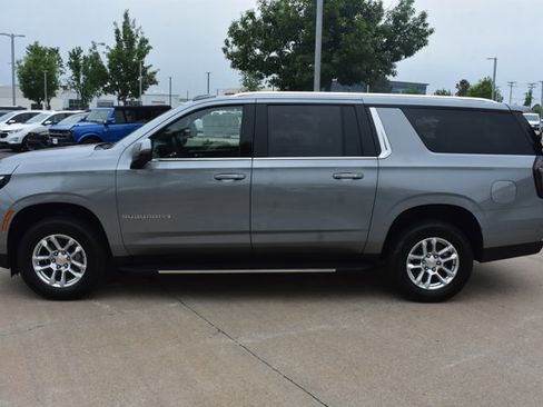New 2026 Chevrolet Suburban LT AWD/4WD image 9