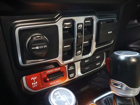 Used 2021 Jeep Gladiator Rubicon w/ Uconnect 4C Nav & Sound Group AWD/4WD image 29