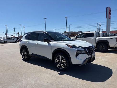 Used 2025 Nissan Rogue SL w/ SL Premium Package image 2