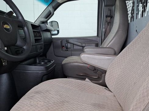 Used 2017 Chevrolet Express 2500 RWD image 21