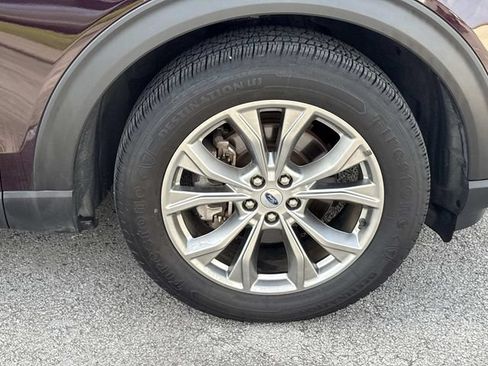 Certified 2022 Ford Explorer XLT w/ Equipment Group 202A RWD image 9
