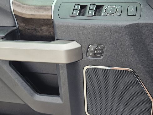 Used 2022 Ford F350 Lariat w/ Chrome Package image 30