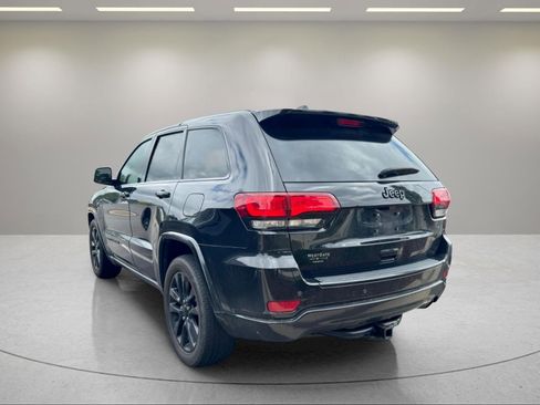 Used 2017 Jeep Grand Cherokee Altitude RWD image 7