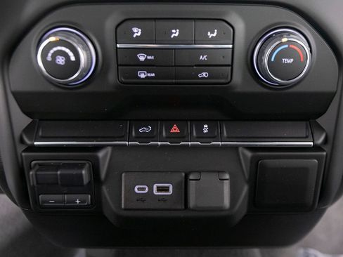 Used 2022 Chevrolet Silverado 2500 Custom w/ Custom Value Package AWD/4WD image 19