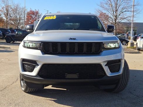 Used 2023 Jeep Grand Cherokee Altitude image 4