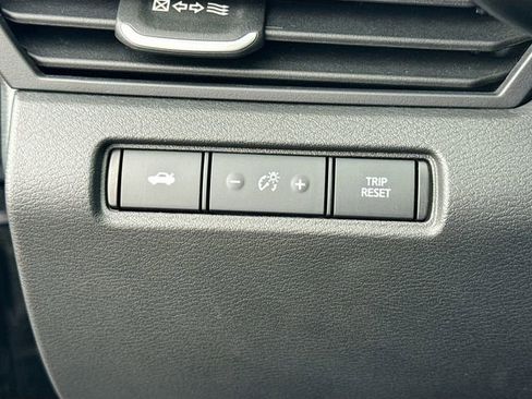 Used 2025 Nissan Altima 2.5 SV FWD image 10