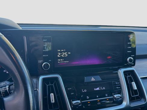 Used 2022 Kia Sorento S image 12