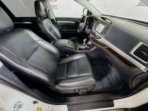 Certified 2019 Toyota Highlander XLE image 32