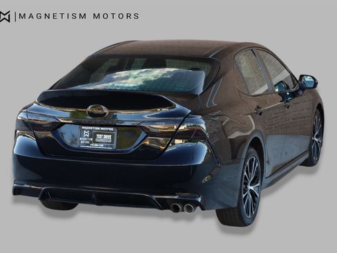 Used 2018 Toyota Camry SE image 7