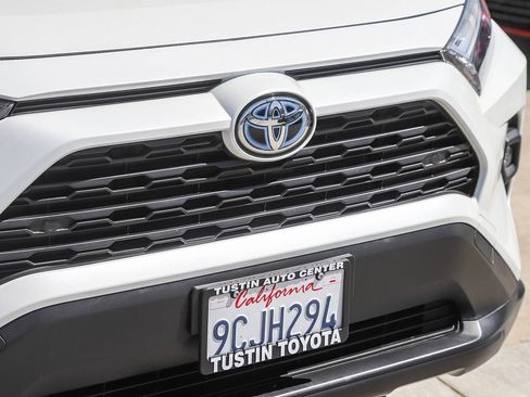 Certified 2022 Toyota RAV4 XLE Premium AWD/4WD image 5