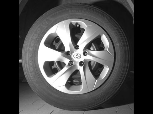 Used 2022 Toyota RAV4 LE image 12