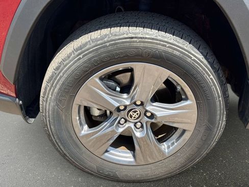 Used 2024 Toyota RAV4 LE AWD/4WD image 10