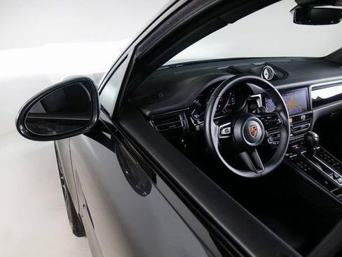 Certified 2026 Porsche Macan AWD/4WD image 27