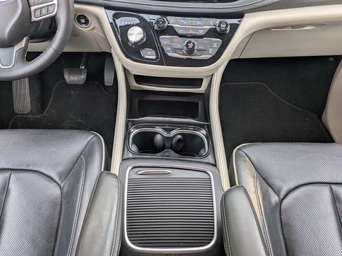 Used 2023 Chrysler Pacifica Limited FWD image 20