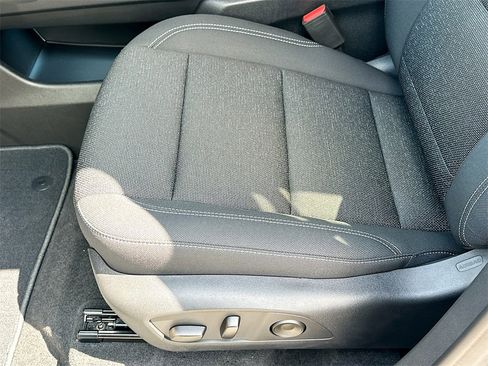 New 2026 Chevrolet Traverse LT image 14