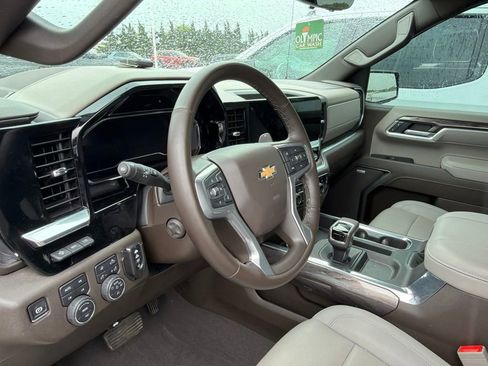 Used 2025 Chevrolet Silverado 1500 LTZ w/ LTZ Premium Package AWD/4WD image 10