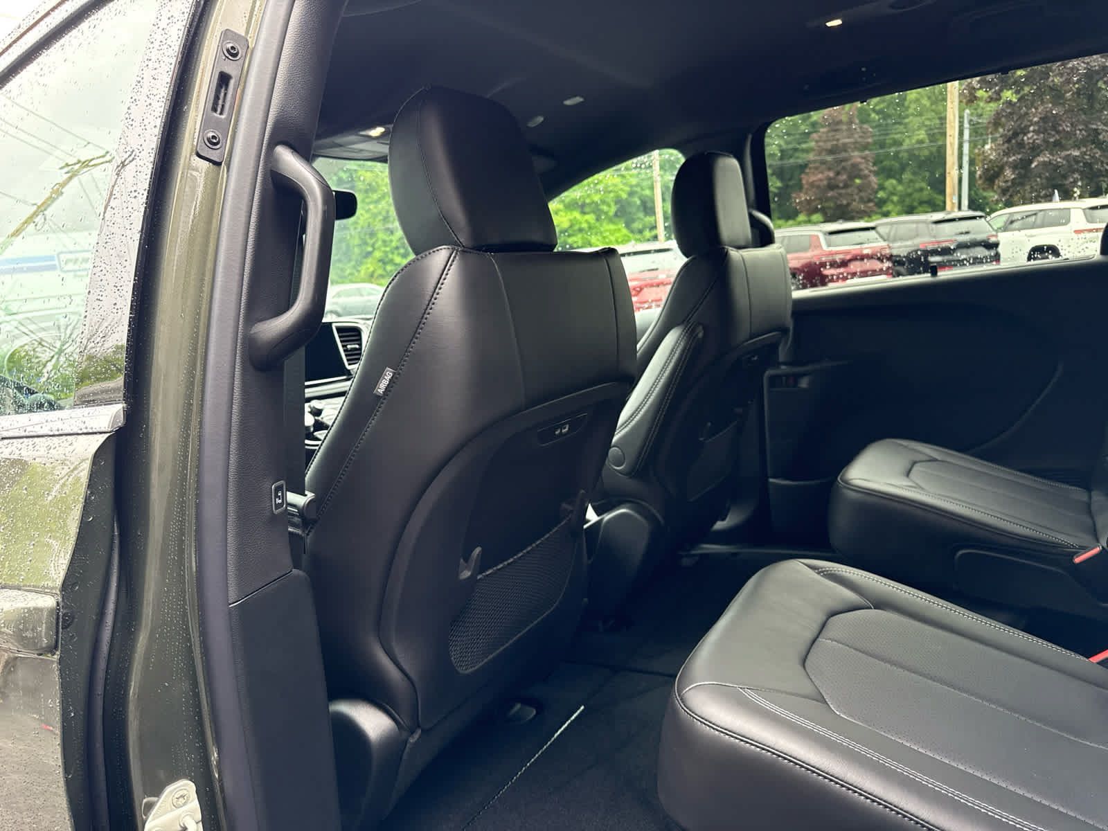 New 2027 Chrysler Pacifica Select AWD/4WD image 18