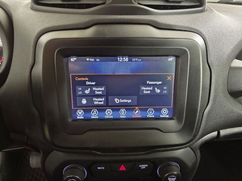 Used 2018 Jeep Renegade Latitude w/ Cold Weather Group image 41